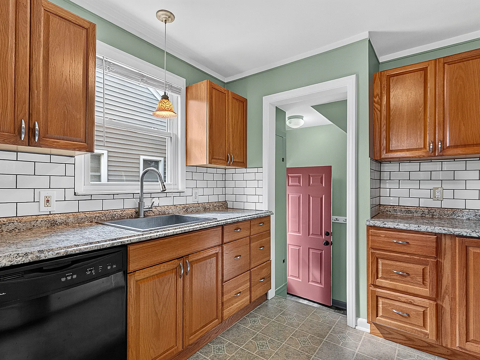 3 bed, 985 sqft, $2,200 — Photo 3