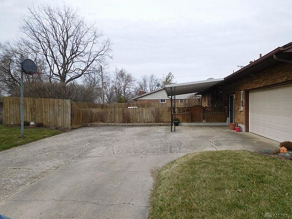 5th image of 102 Charles Pl