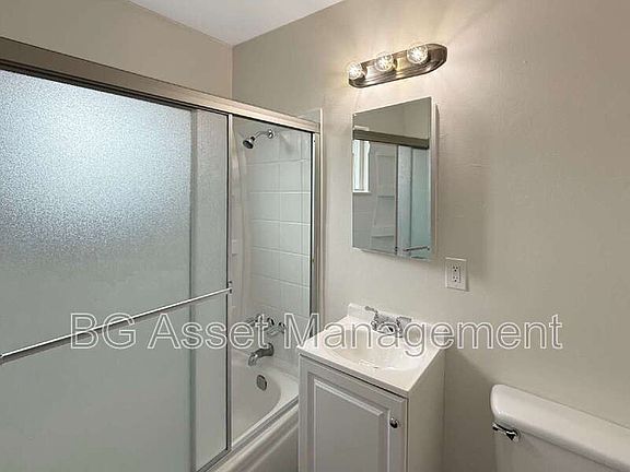 5th image of 1865 Powell St Unit 2