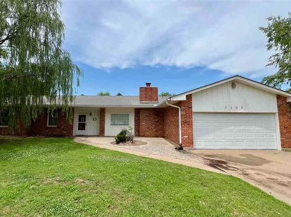 1105 S 4th St, Blackwell, OK 74631