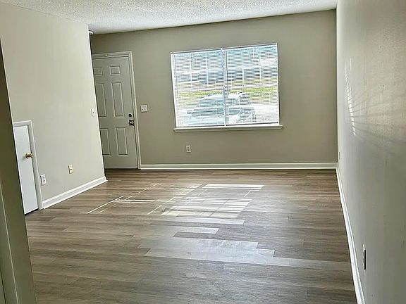 5th image of 1045 Waring St