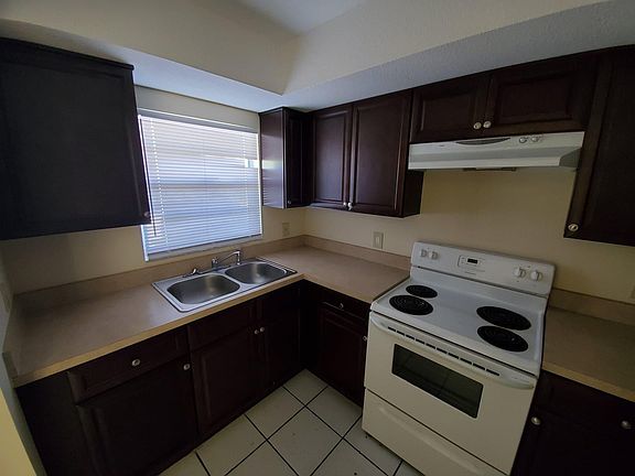 5th image of 290 Flower Ln