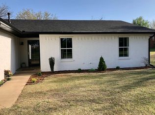 529 Cranton Dr, Chickasha, OK 73018