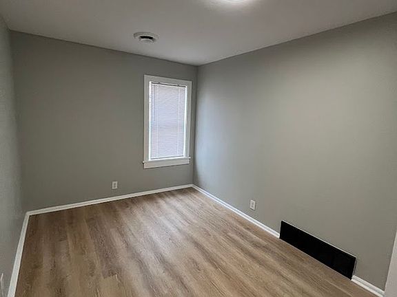 4th image of 8 E South St