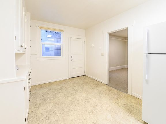 3rd image of 1642 Revere Ave