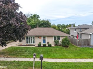1048 Hermes Ave, Lemont, IL 60439