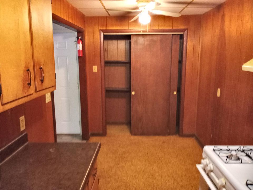 Kitchen/pantry