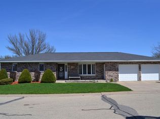 870 Parkview Dr, Holy Cross, IA 52053