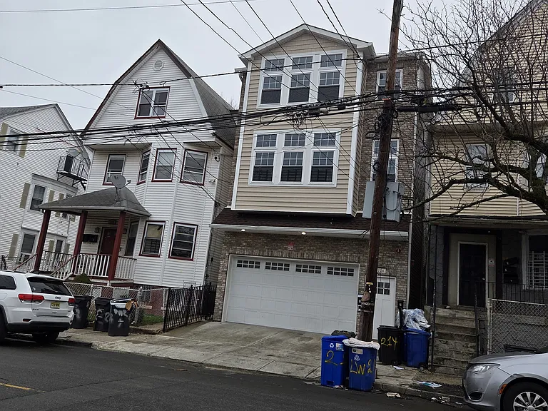 214 S 10th St #2 — Photo 15