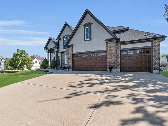 5th image of 3825 NE 95th St