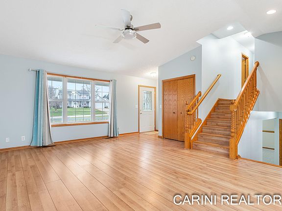 4th image of 3615 Lohman Dr