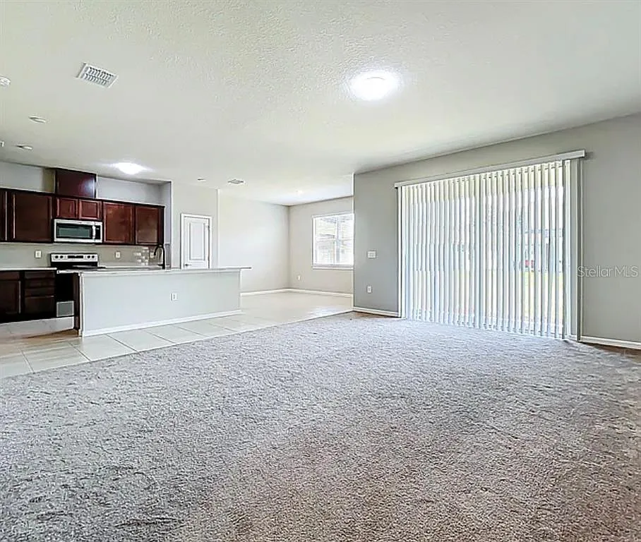 5 bed, 3.0 bath, 2622 sqft, $2,850 — Photo 2