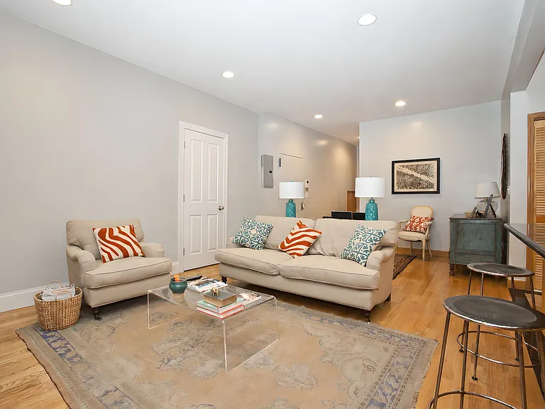 105 E 9th St #1F — Photo 4