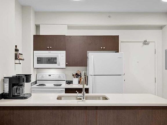 4th image of 73 W Erin Woods Ct SE #1108