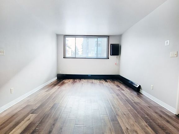5th image of 1624 8th St N #76