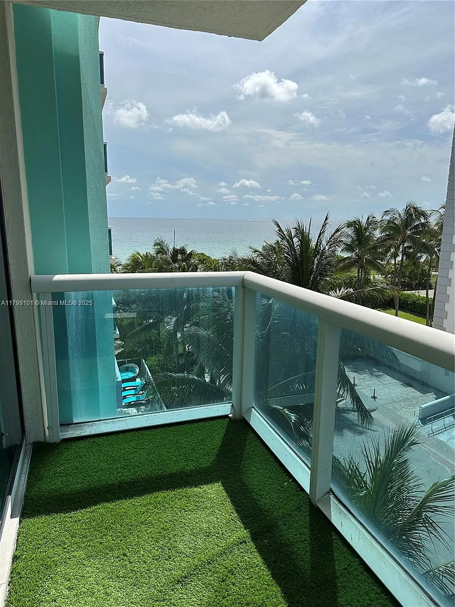 Building Photo - 9201 Collins Ave #524