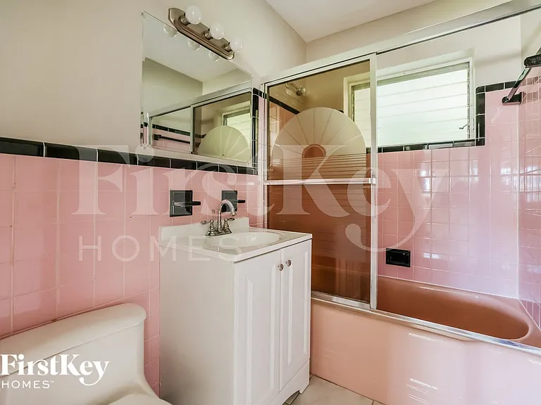 4810 NE 8th Ave — Photo 10