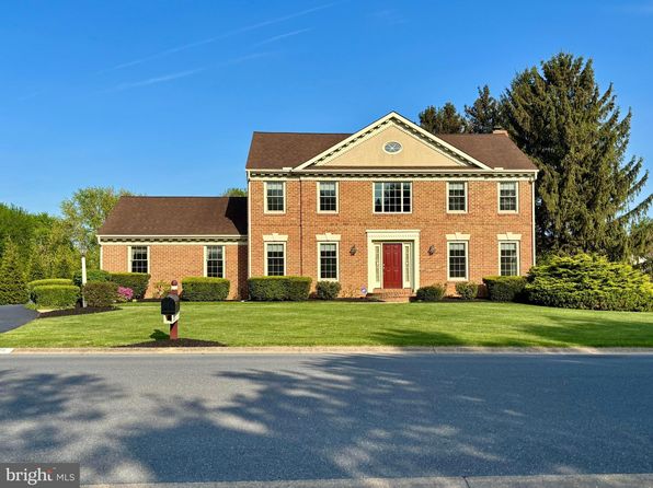 105 Hammersmith Ln, Lititz, PA 17543