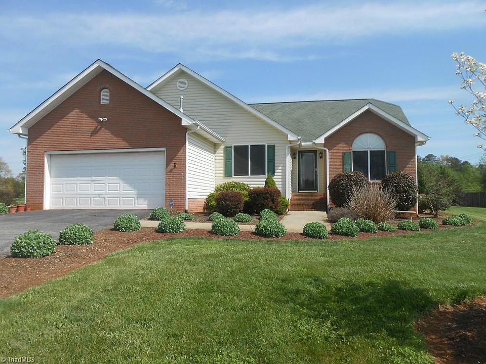 1st image of 128 Quaker Mill Dr