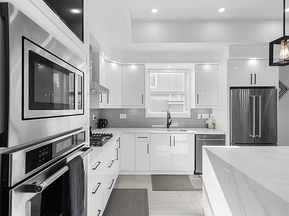 Full kitchen