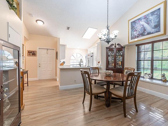 4th image of 10860 Stafford Circle N
