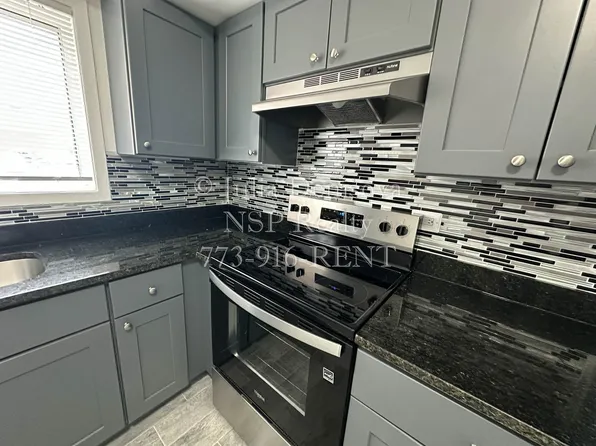 1400 Carol St APT A, Park Ridge, IL 60068