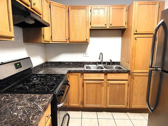 2nd image of 9S040 Lake Dr APT 11-106
