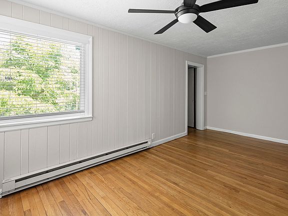 5th image of 136 Louisiana Ave APT 1