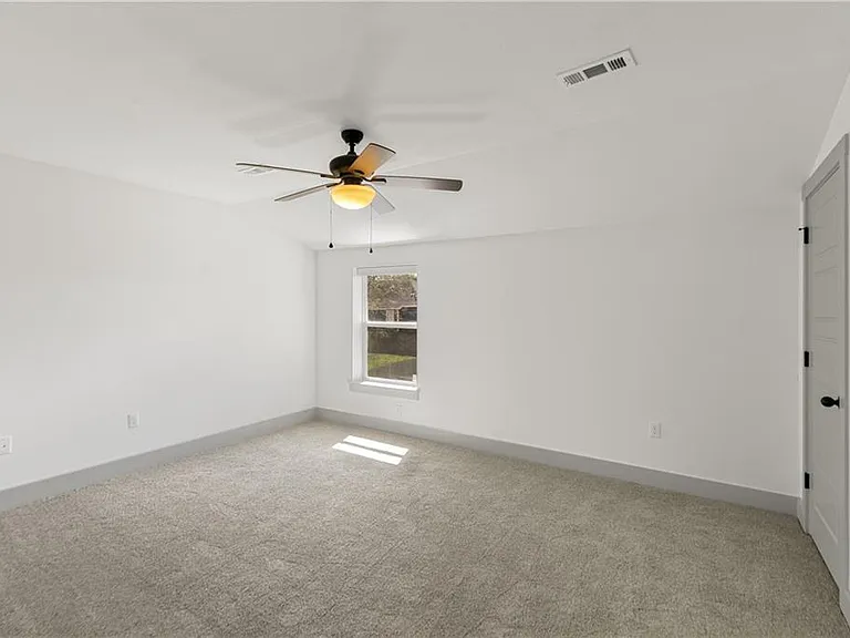 718 W Maple St — Photo 27