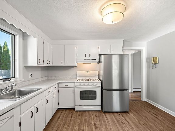 4th image of 31 Homestead Cir