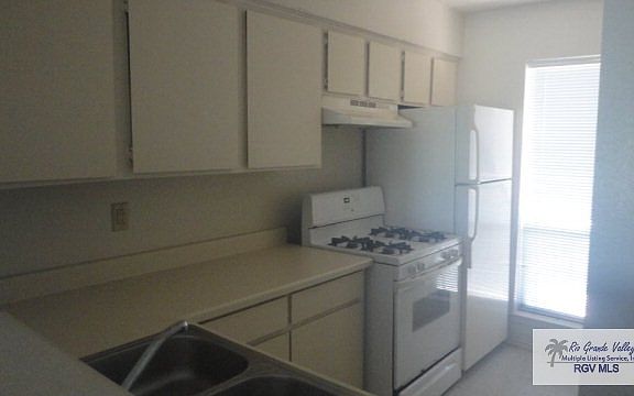 4th image of 1900 E Elizabeth St APT 9F