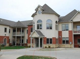 17490 Crest Hill Dr, Brookfield, WI 53045