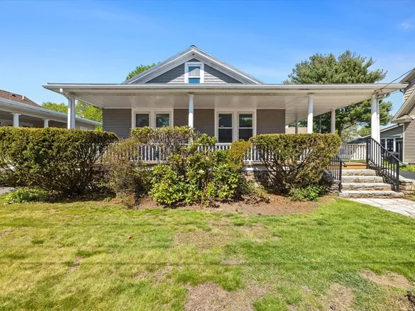 11 Marion St, Uxbridge, MA 01569