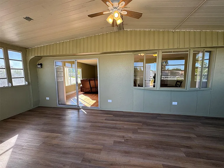 3028 Lakeshore Dr — Photo 35