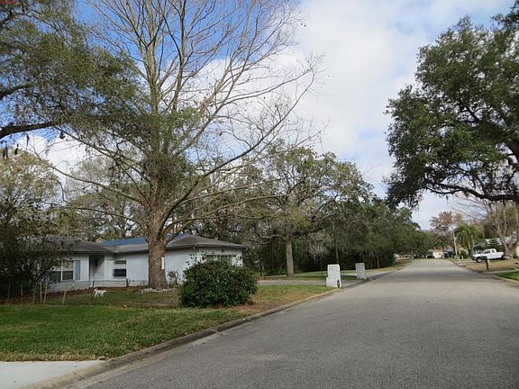 5th image of 12807 Willoughby Ln