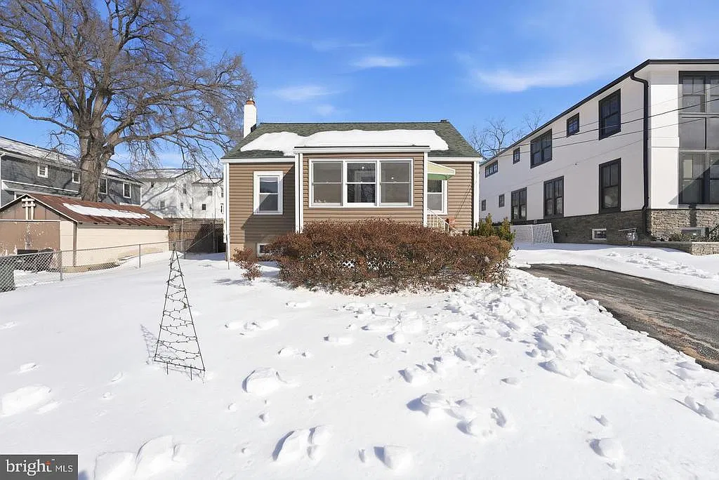 3 bed, 1.0 bath, 985 sqft, $3,250 — Photo 2