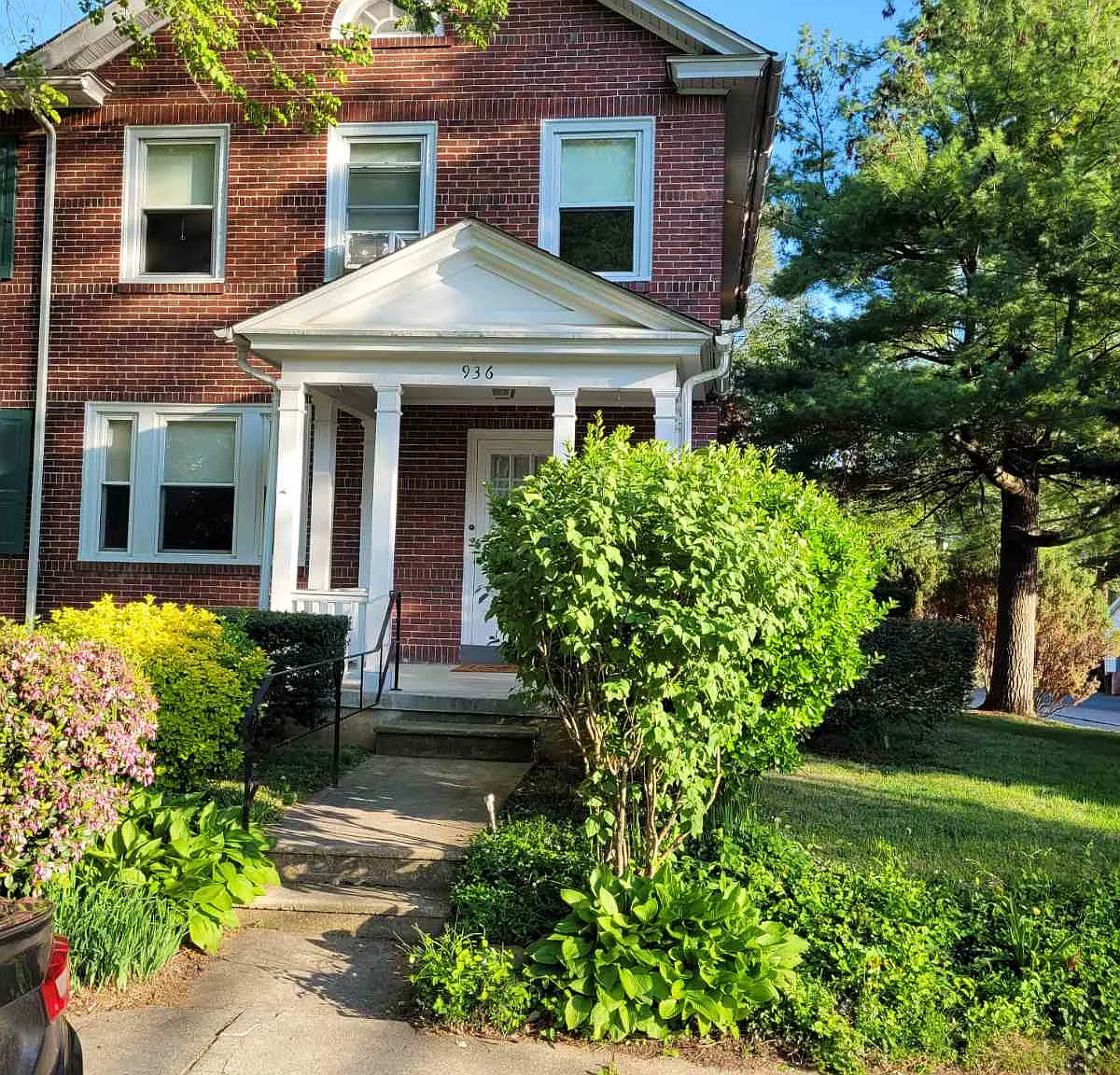 3 bed, 1232 sqft, $2,200 — Photo 1