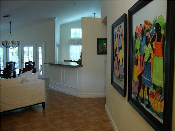 2nd image of 386 Bedford Ave