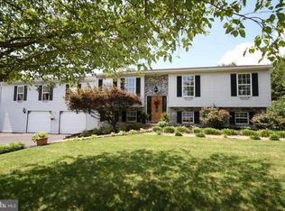 9053 Rosebud Dr, Greencastle, PA 17225