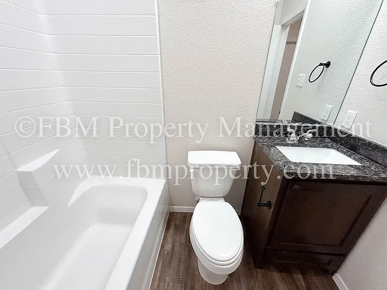 818 Rose St #B — Photo 9