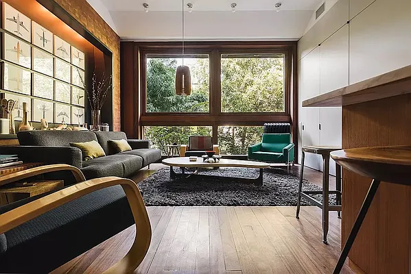 Rented by Gulia Wang, LREB | media 26