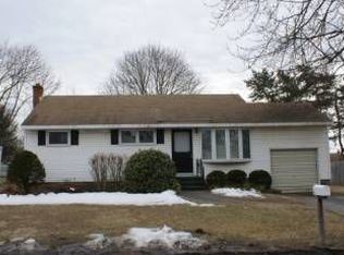 18 Wedgewood Dr, Loudonville, NY 12211