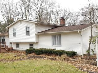 2056 Lakeview Dr, Akron, OH 44333