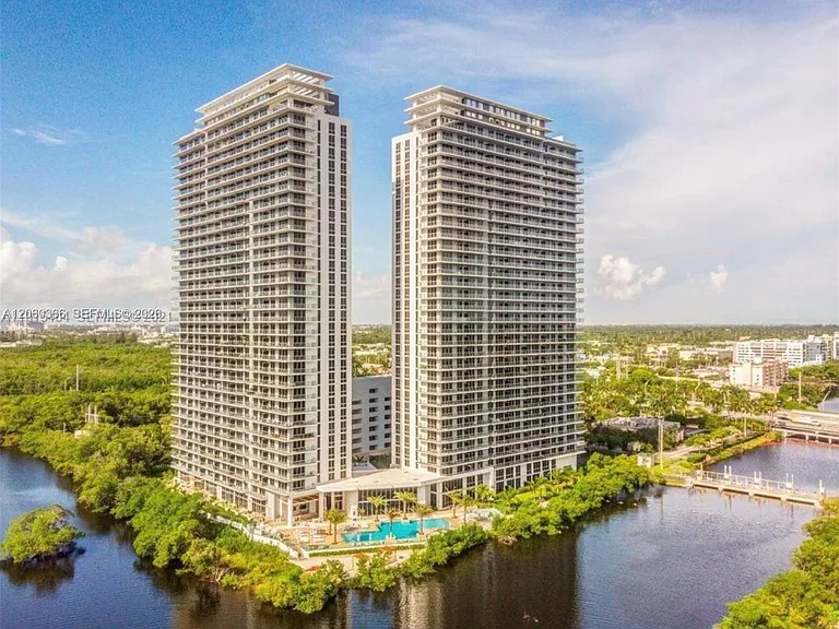 16385 Biscayne Blvd #1818 — Photo 2