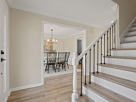 4th image of 111 Chase Woods Ct