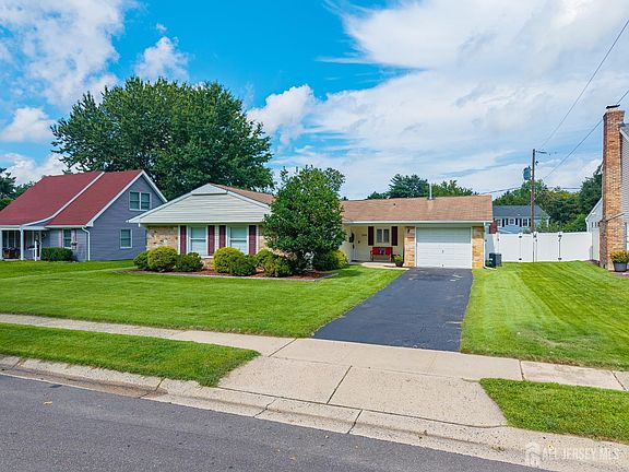 4th image of 164 Idlebrook Ln