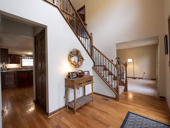 2nd image of 7252 Blackstone Dr