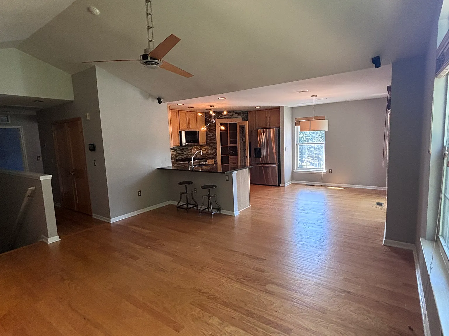 2 bed, 1365 sqft, $2,000 — Photo 3