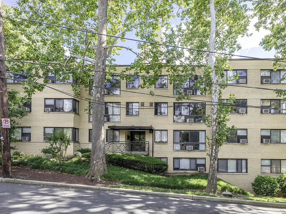 3901 Tunlaw Rd NW #204
