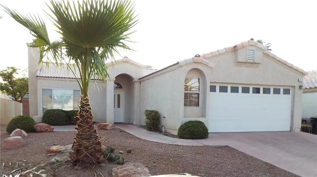 3 bed, 2.0 bath, 1336 sqft, $1,995 — Photo 1